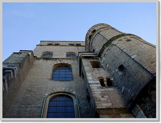 08_02_011_am_Dom_vorbei_zur_Welschnonnenkirche